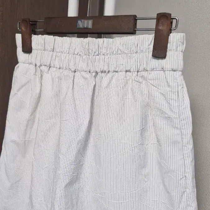 [BUNJANG] COS 32 Size Bouncy Fabric Elastic Waist Skirt / 코스COS (32사이즈) 바스락소재밴딩스커트