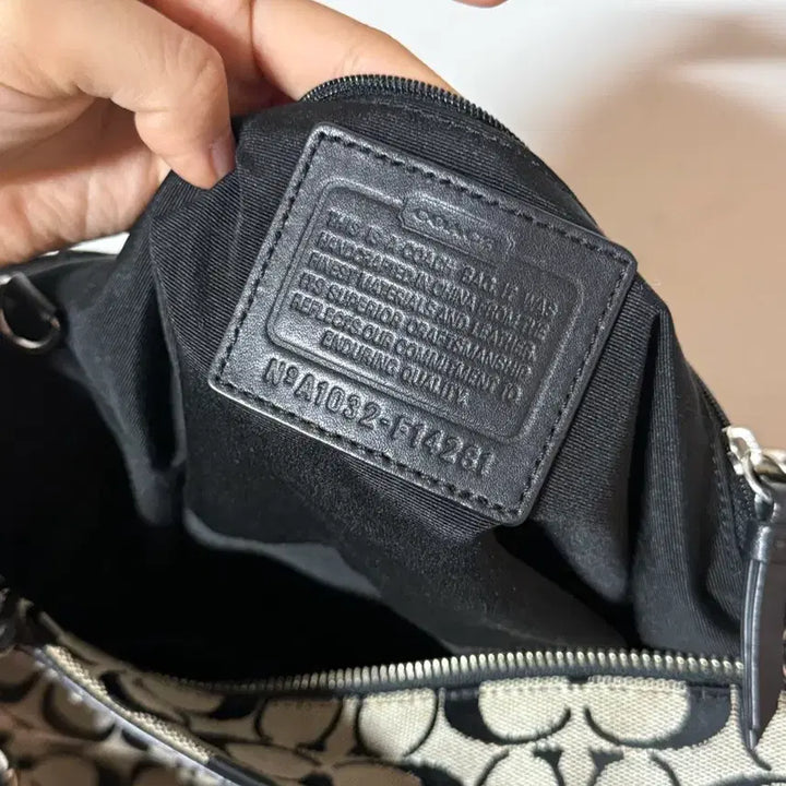 [SOLD OUT] 코치 시그니처 자카드 숄더백 블랙 토트백