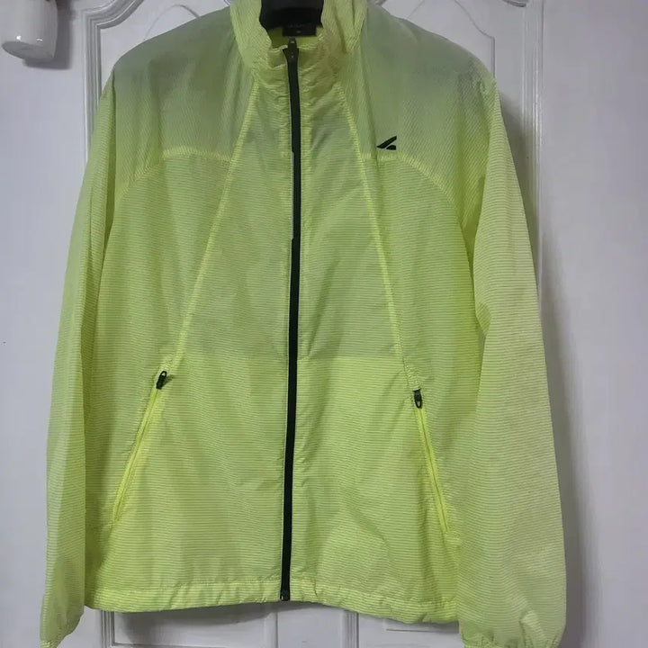 [SOLD OUT] 새상품 아식스 초경량 바스락 바람막이 러닝 자켓 남자 100