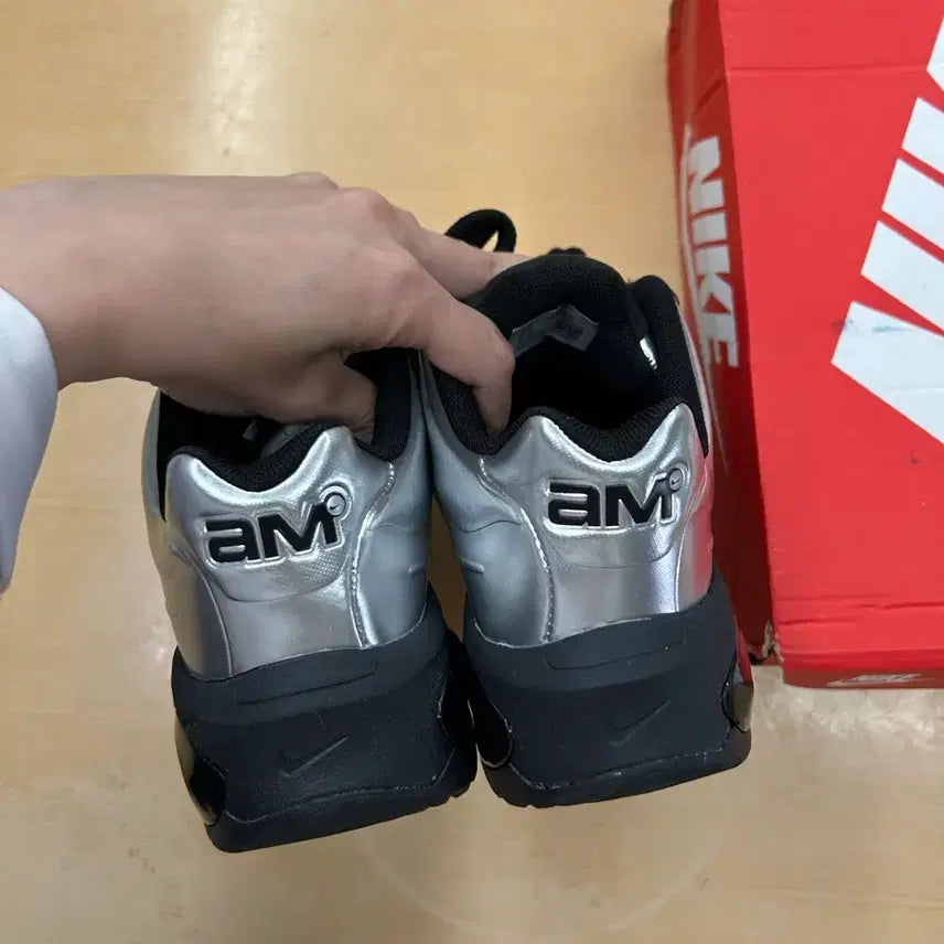 [BUNJANG] Nike Air Max Muse Black and Metallic Silver (New) / (새상품) 250 나이키 에어맥스 뮤즈 블랙 앤 메탈릭 실버