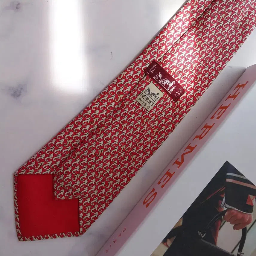 [SOLD OUT] 에르메스 실크 레드 해마 패턴 넥타이 9.0cm A+등급 K2548