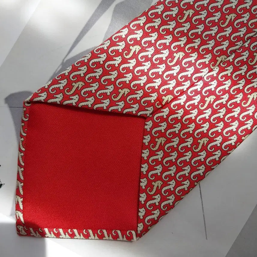 [SOLD OUT] 에르메스 실크 레드 해마 패턴 넥타이 9.0cm A+등급 K2548