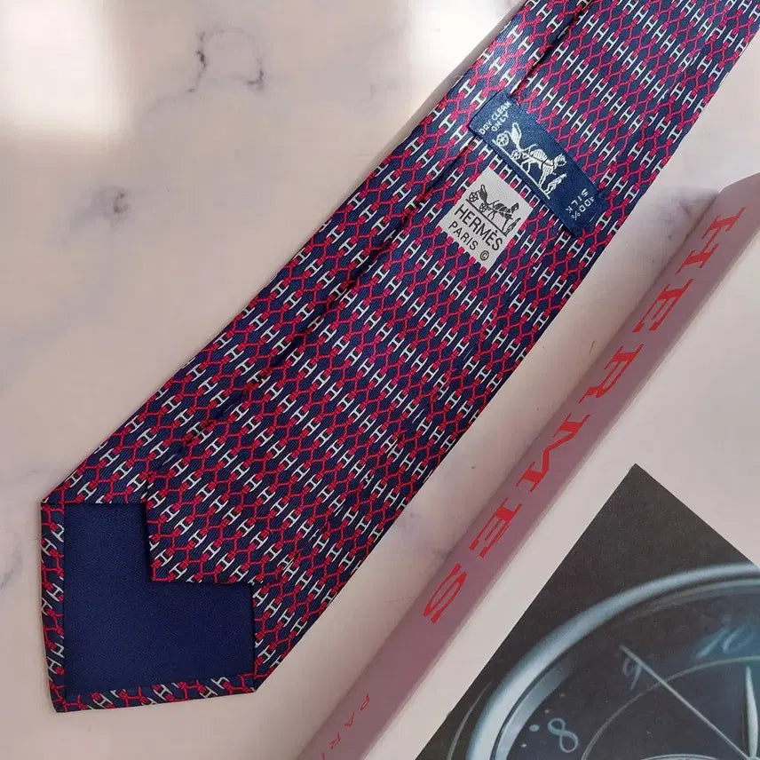 [SOLD OUT] 에르메스 실크 네이비 H 패턴 넥타이 8.2cm S~A+등급 K2549