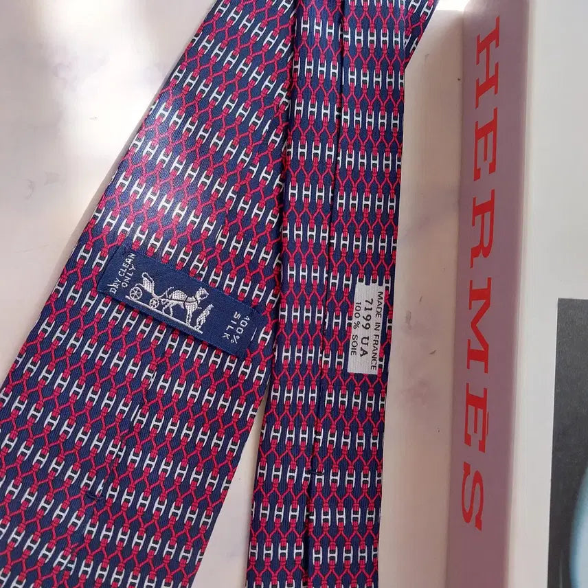 [SOLD OUT] 에르메스 실크 네이비 H 패턴 넥타이 8.2cm S~A+등급 K2549