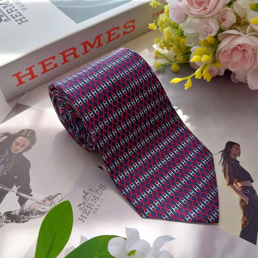 [SOLD OUT] 에르메스 실크 네이비 H 패턴 넥타이 8.2cm S~A+등급 K2549