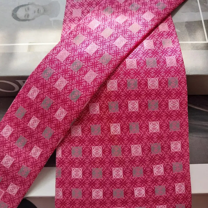 [BUNJANG] Loewe Silk Tie - Pink Pattern 9.8cm / 로에베 실크 핑크 패턴 넥타이 9.8cm A+~A등급 K2508