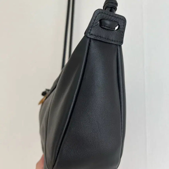 [BUNJANG] Bruno Magli Lambskin Crossbody Bag / 브루노말리 - 양가죽 크로스백