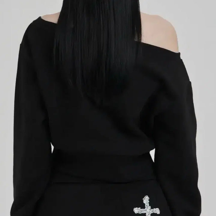 [BUNJANG] illio Black Angel Sweatshirt / [illio]일리오 블랙 엔젤 스웻 맨투맨
