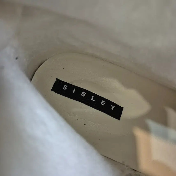[SOLD OUT] 시슬리 큐빅 버클 장식 부츠