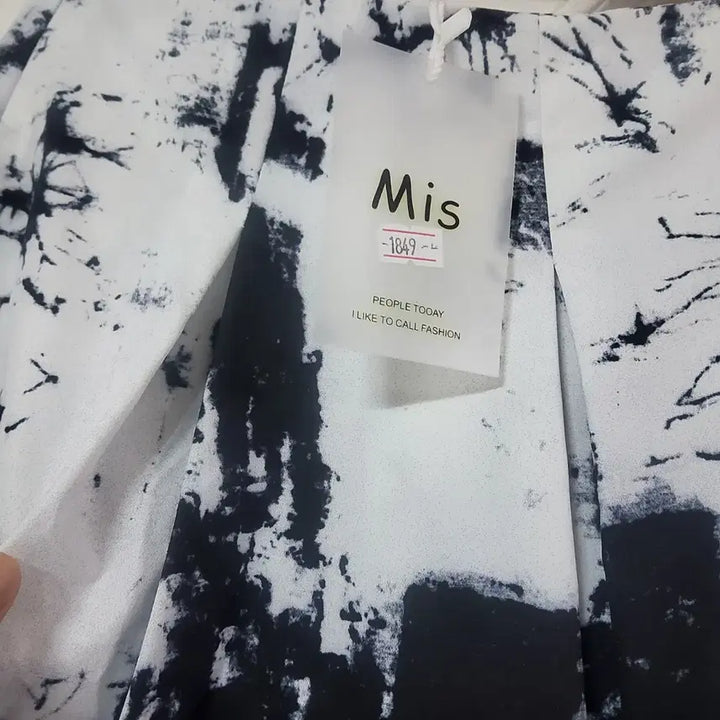 [SOLD OUT] 새상품 타이다이 흑백 추상패턴 플리츠 a라인 롱 치마 27 28