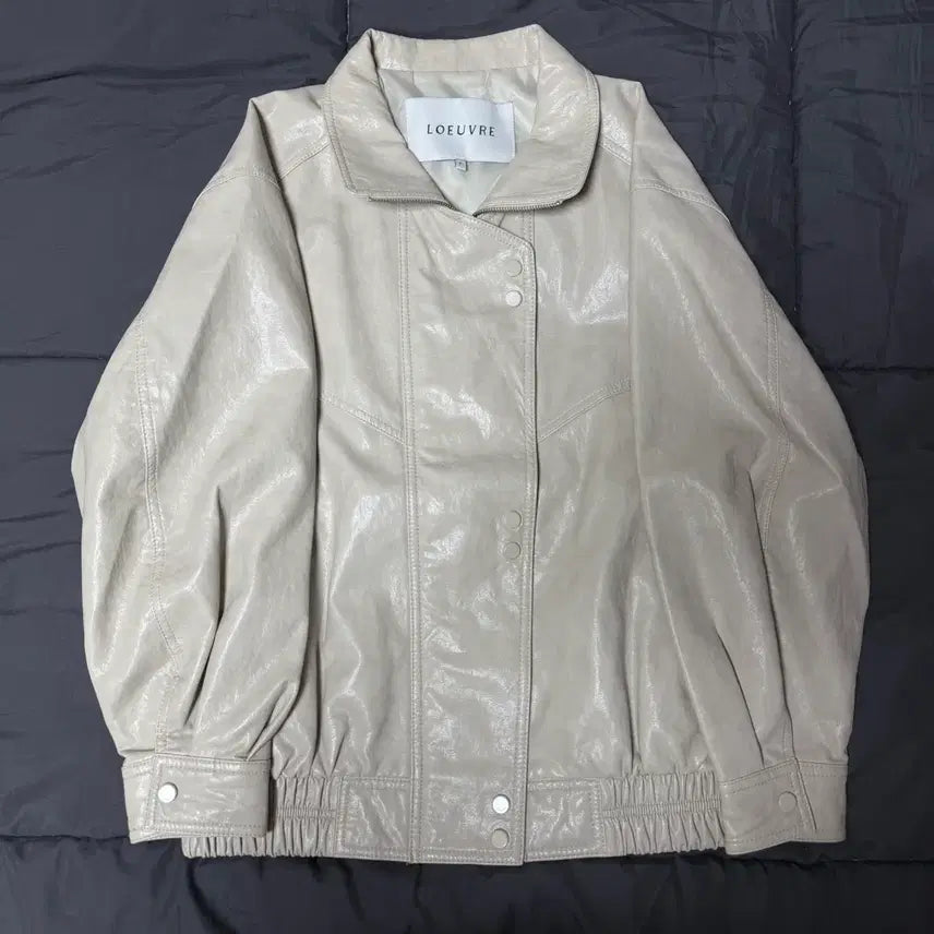 [SOLD OUT] 루에브르 어시메트릭 플라켓 폭스 레더 자켓 베이지