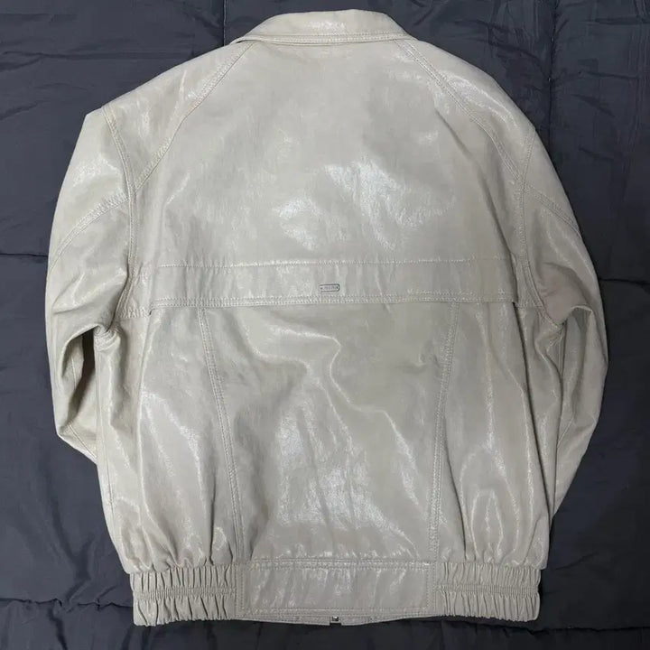[SOLD OUT] 루에브르 어시메트릭 플라켓 폭스 레더 자켓 베이지