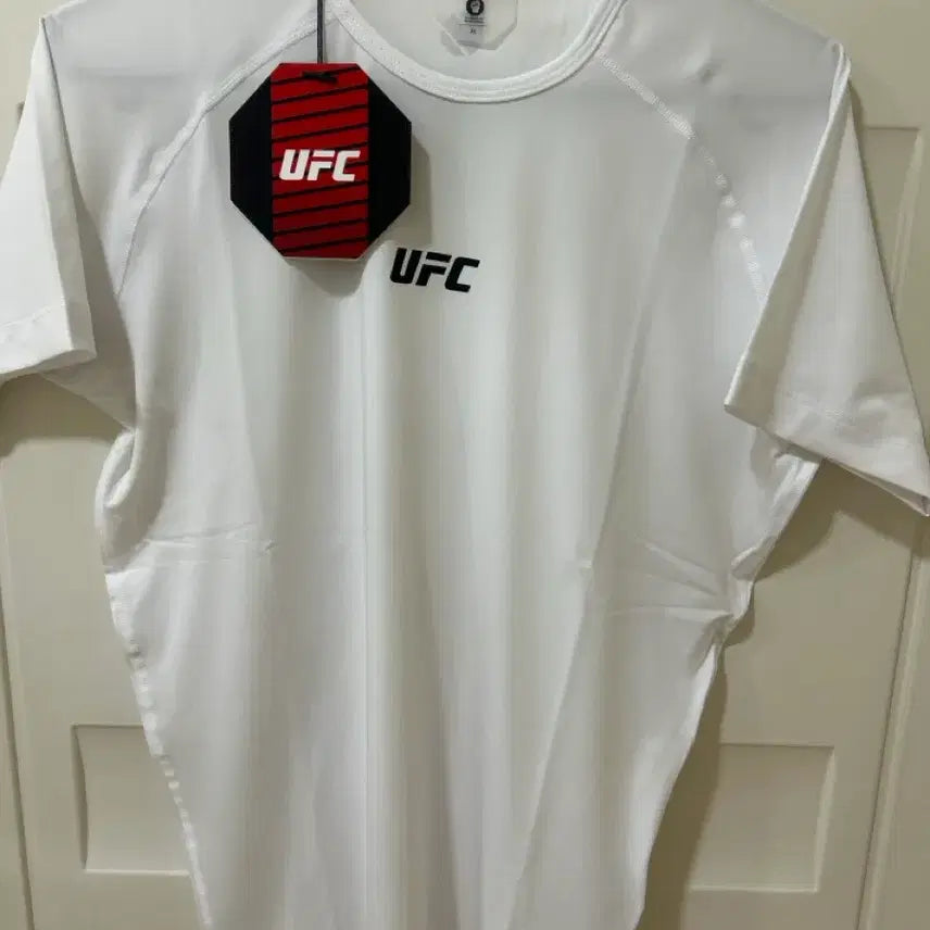 [SOLD OUT] UFC 머슬핏 기능성 반팔 티셔츠