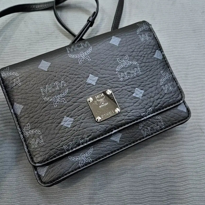 [SOLD OUT] MCM 엠씨엠 블랙 비세토스 미니 크로스백
