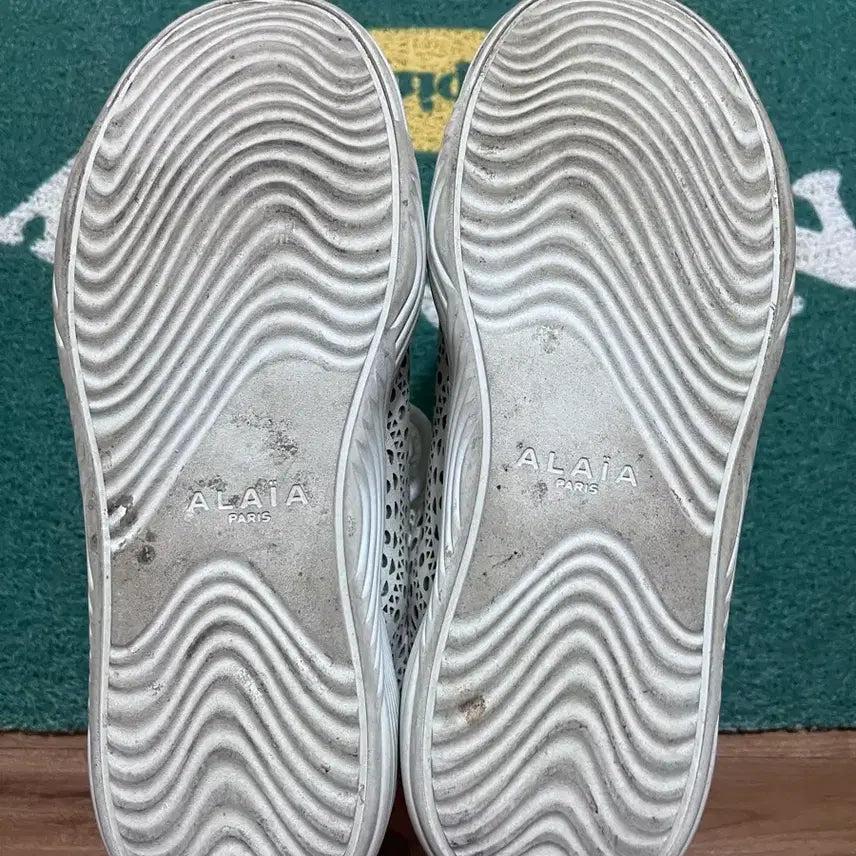 [BUNJANG] 알라이아 화이트 비엔나(Vienne) 레이저 컷 레더 / 알라이아 화이트 비엔나(Vienne) 레이저 컷 레더
