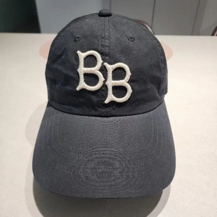[SOLD OUT] 브라운스비치 BB로고 볼캡 블랙