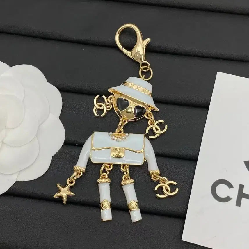 [SOLD OUT] 샤넬 외계인 로봇 키링 키홀더 차 키링 가방 액세서리