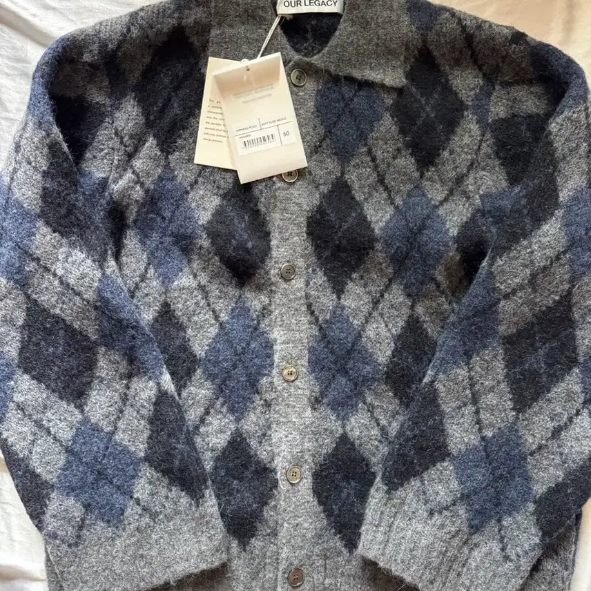 [SOLD OUT] 아워레가시 이브닝 폴로 소프드 듀크 아가일 가디건 50