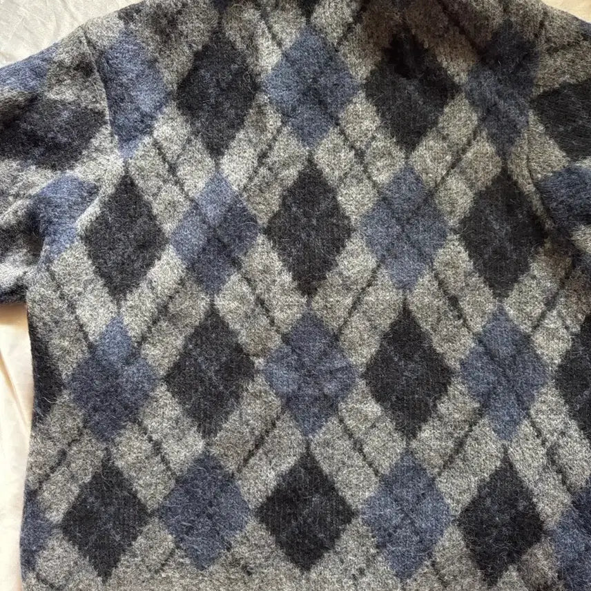 [SOLD OUT] 아워레가시 이브닝 폴로 소프드 듀크 아가일 가디건 50
