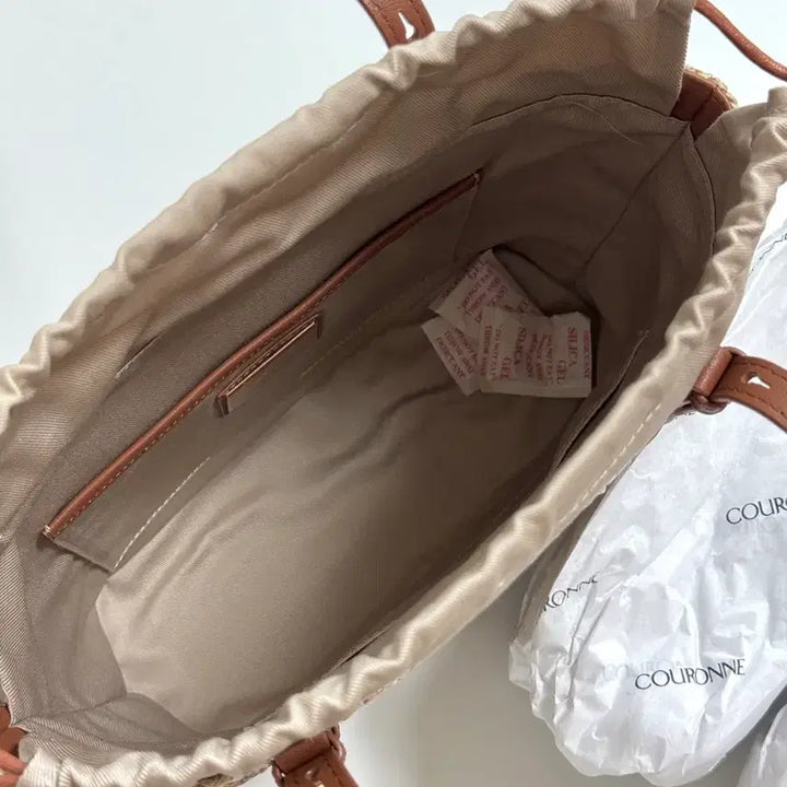 [BUNJANG] Couronne Ette De Rafia Shoulder Bag 30 Brown / (새상품) 쿠론 에떼 드 라피아 숄더백 26 브라운색