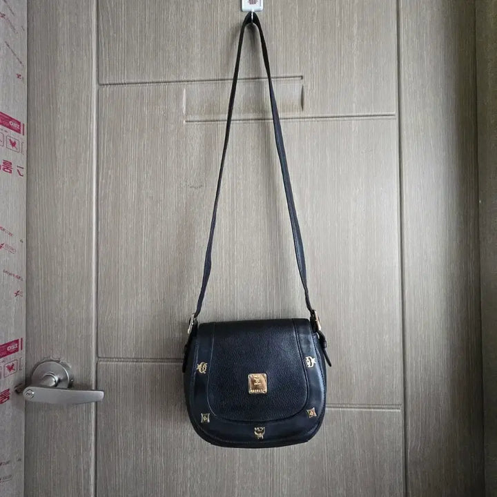 [BUNJANG] MCM Black Leather Shoulder Bag / MCM 블랙 레더 숄더백 크로스백