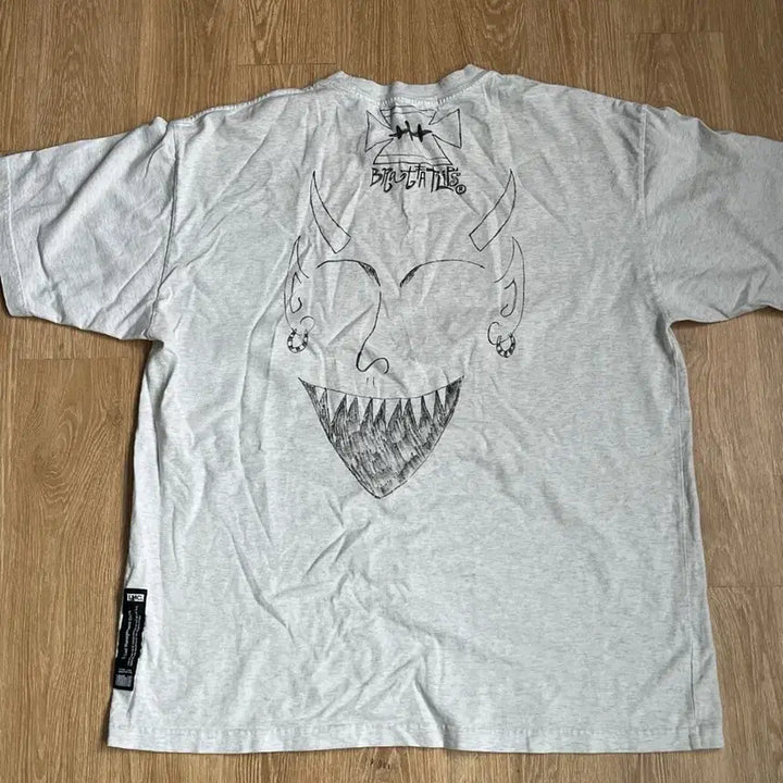 [BUNJANG] Brat Hand-painted T-shirt L / Brat fat lips 핸드페인팅 티셔츠 L