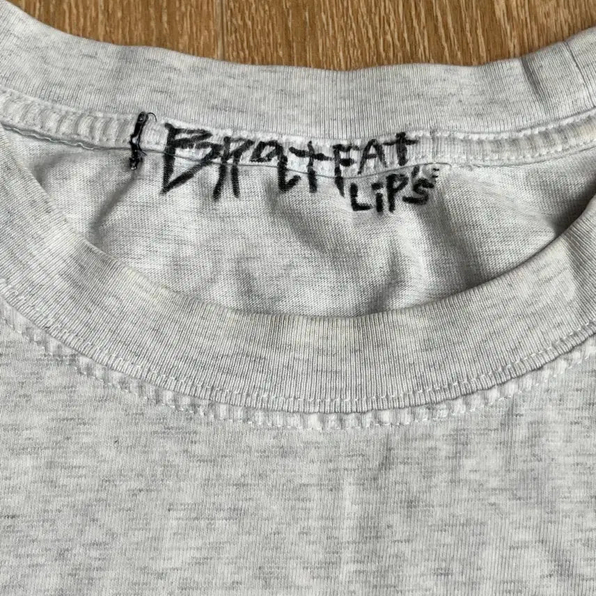[BUNJANG] Brat Hand-painted T-shirt L / Brat fat lips 핸드페인팅 티셔츠 L