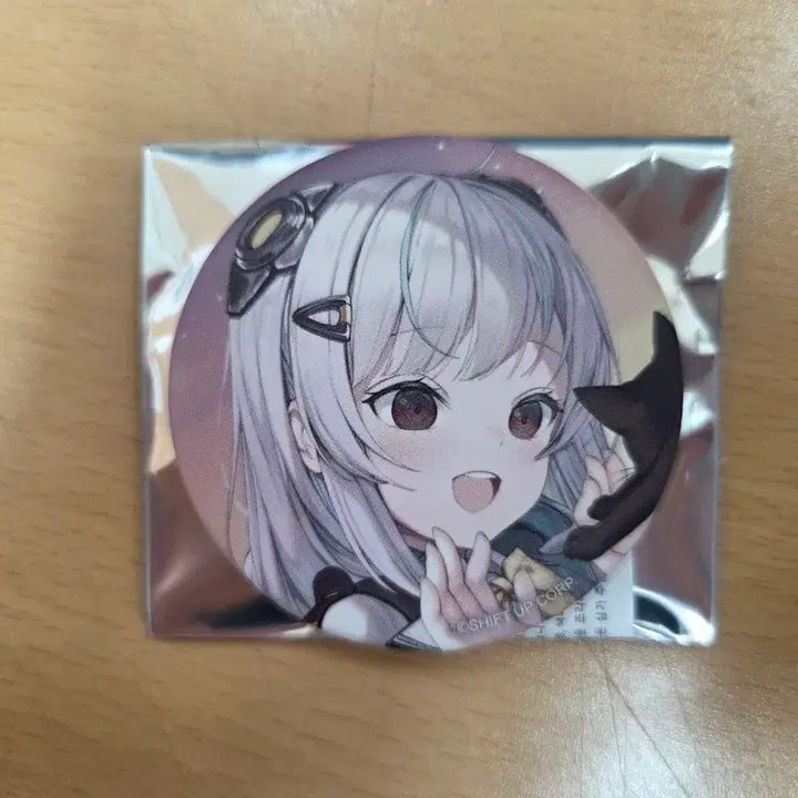 [BUNJANG] Nikke: Goddess of Victory Admi Bust Can Badge / 니케 애드미 버스트 캔뱃지 판매/교환합니다