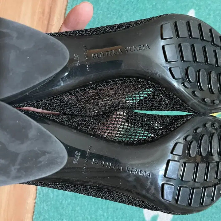 [BUNJANG] 보테가 베네타 정품 아토믹 블랙 메쉬 펌프스 / 보테가 베네타 정품 아토믹 블랙 메쉬 펌프스