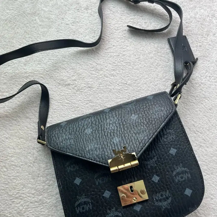 [BUNJANG] MCM Visetos Mini Shoulder Bag - Black / 정품 MCM 비세토스 미니 숄더백 블랙
