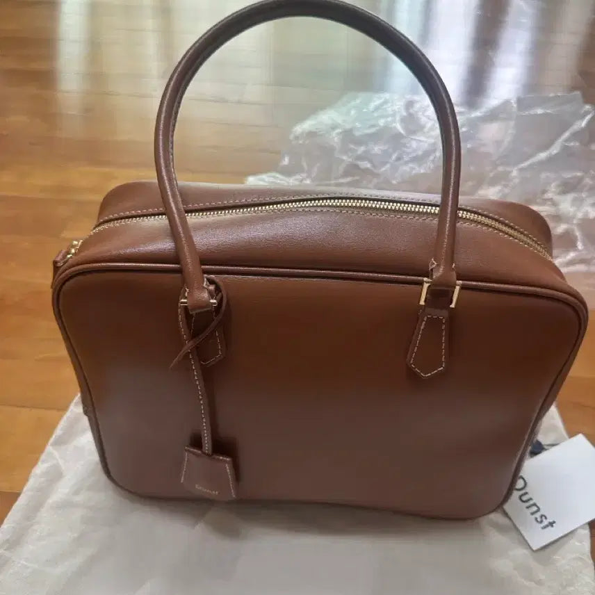 [SOLD OUT] 던스트 클래식 28 레더백 TAN