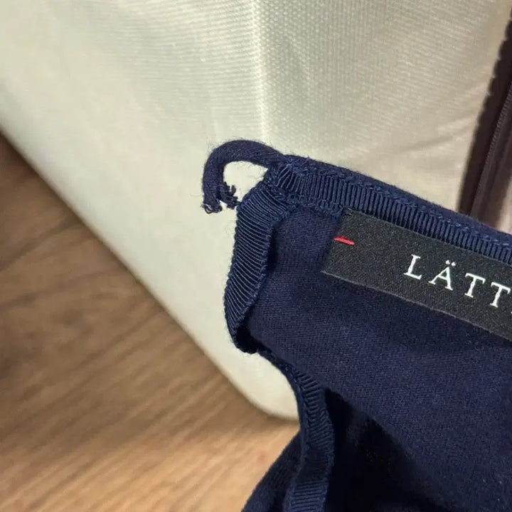 [BUNJANG] LATT Navy Linen Sleeveless Blouse / LATT 네이비 린넨 민소매 블라우스