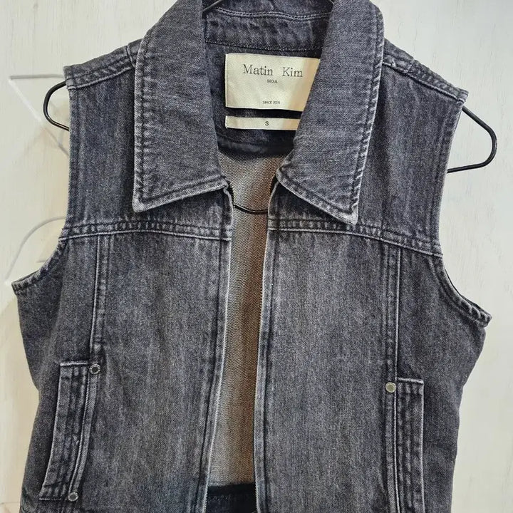 [SOLD OUT] 마뗑킴 워싱집업 데님 베스트 S