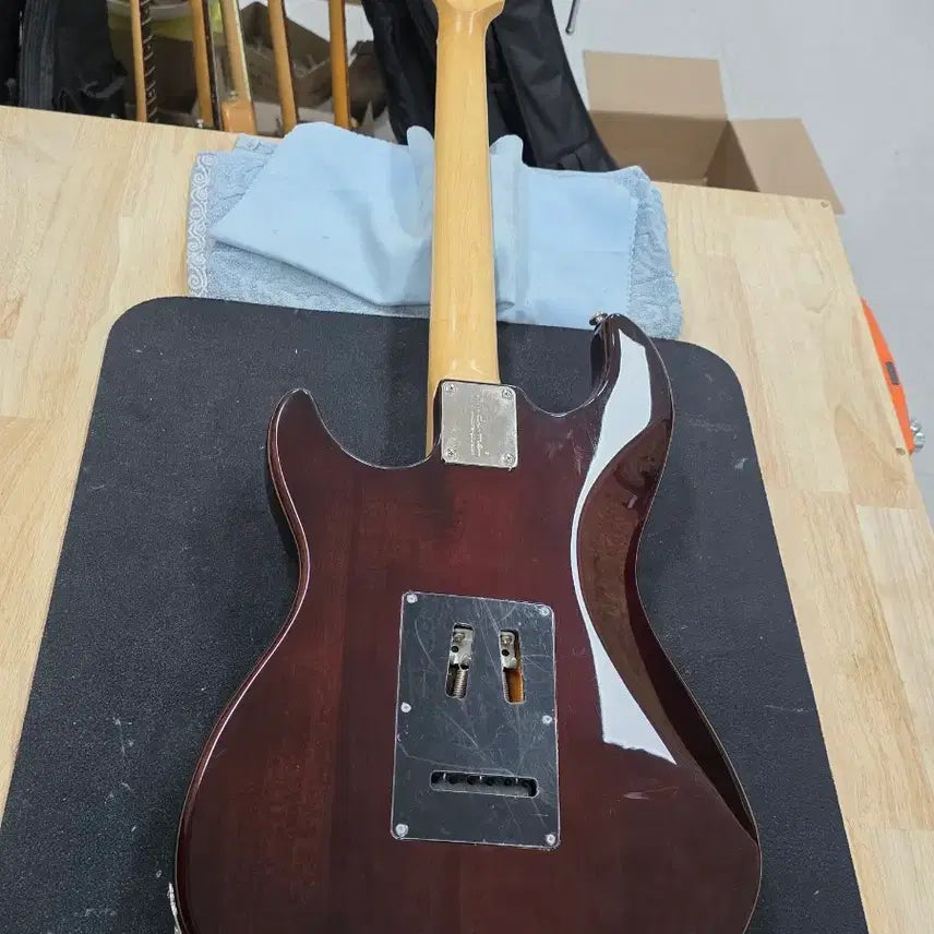 [SOLD OUT] 데임 Dame Saint T250 ssh 입문용 스트라토캐스터 + 앰프