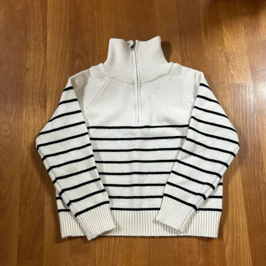 [BUNJANG] Daily Essential Ivory Striped Half-Zip Knit Sweater / [데일리꿀템] 몽글몽글 단가라 반집업 니트