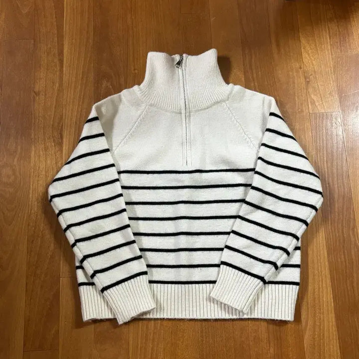 [BUNJANG] Daily Essential Ivory Striped Half-Zip Knit Sweater / [데일리꿀템] 몽글몽글 단가라 반집업 니트