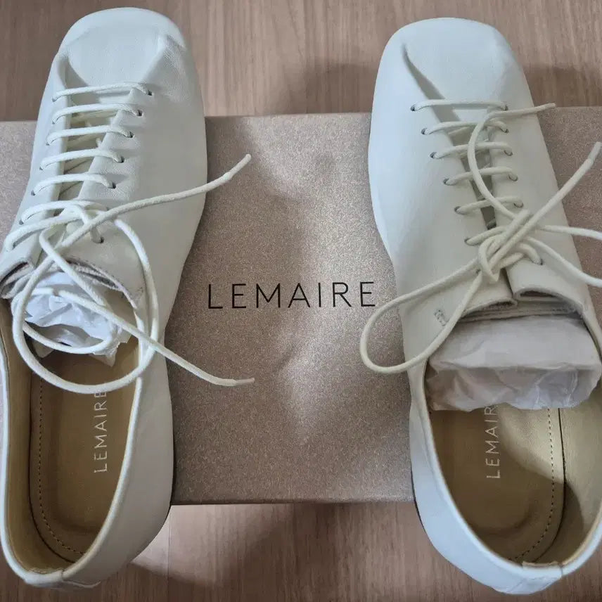 [SOLD OUT] (W) 르메르 플랫 더비 화이트