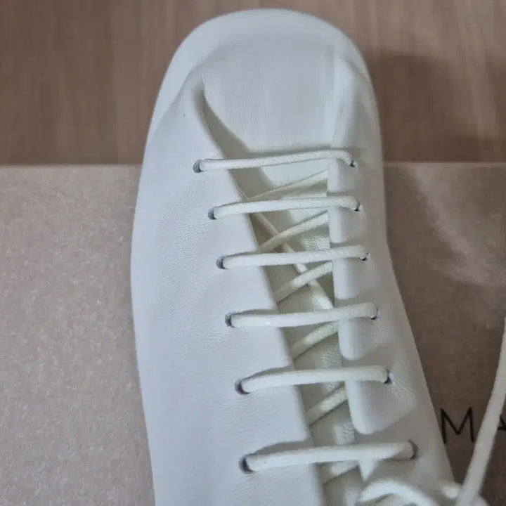 [SOLD OUT] (W) 르메르 플랫 더비 화이트