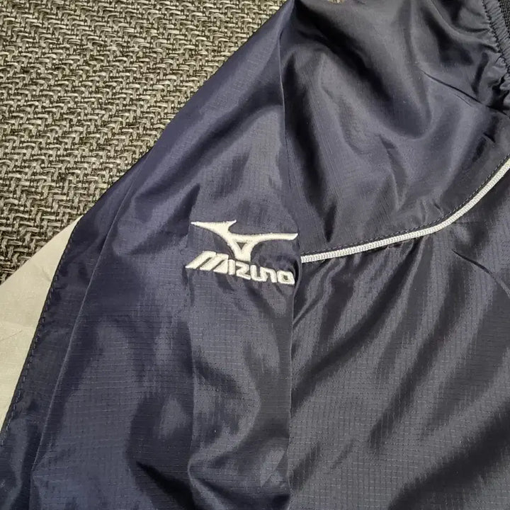 [BUNJANG] Mizuno Navy Windbreaker Jacket / 미즈노 네이비 바람막이 웜업