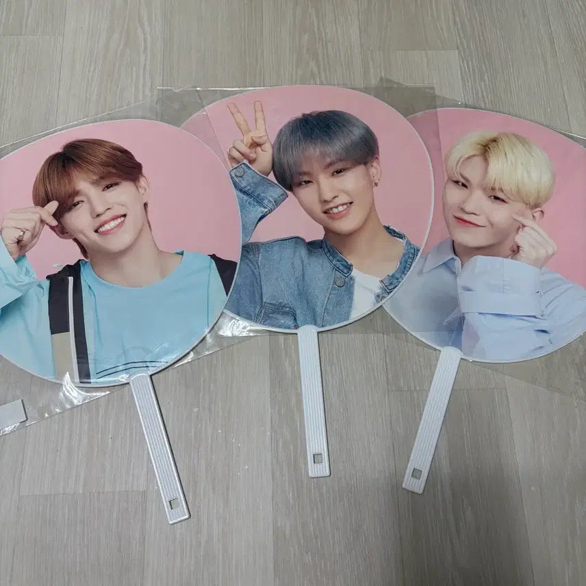 [BUNJANG] SEVENTEEN Fan Meeting Uchiwa Bundle Set / 세븐틴 일괄 팬미팅 우치와 핑치와 양도 합니다!