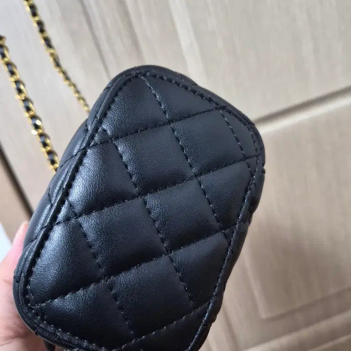 [BUNJANG] Black Quilted Chain Mini Bag / 블랙 퀼팅 체인 미니백