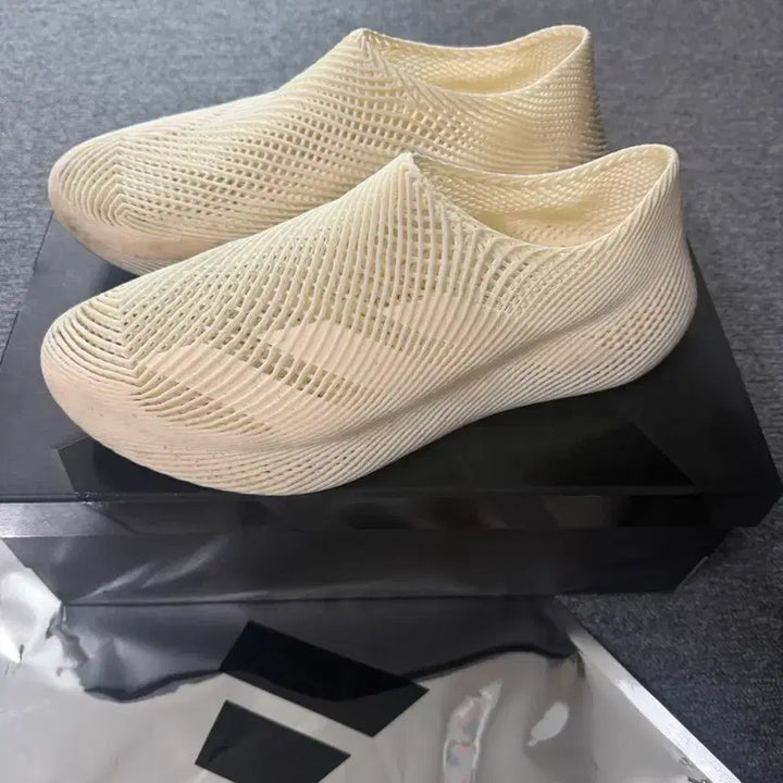 [SOLD OUT] 아디다스 클라이마쿨 오프 화이트 275cm