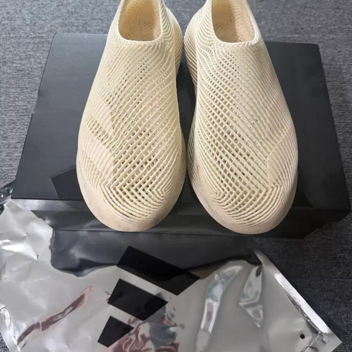 [SOLD OUT] 아디다스 클라이마쿨 오프 화이트 275cm