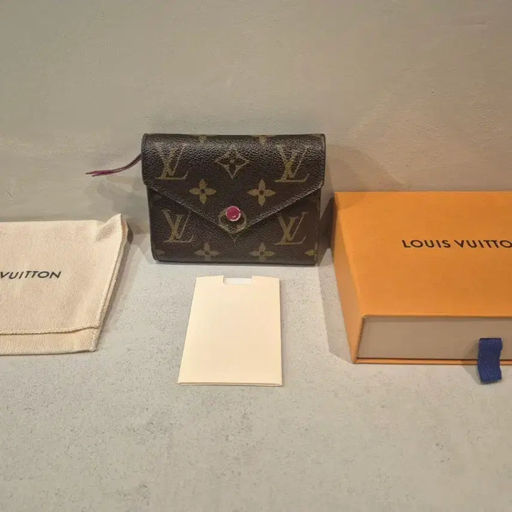 [BUNJANG] Louis Vuitton Victorine Wallet Fuchsia / 루이비통 빅토린 월릿 푸시아 컬러 풀박스 판매합니다