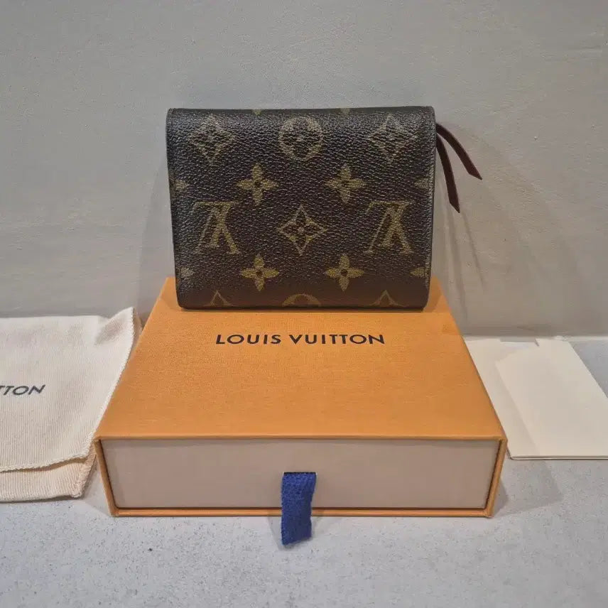 [BUNJANG] Louis Vuitton Victorine Wallet Fuchsia / 루이비통 빅토린 월릿 푸시아 컬러 풀박스 판매합니다