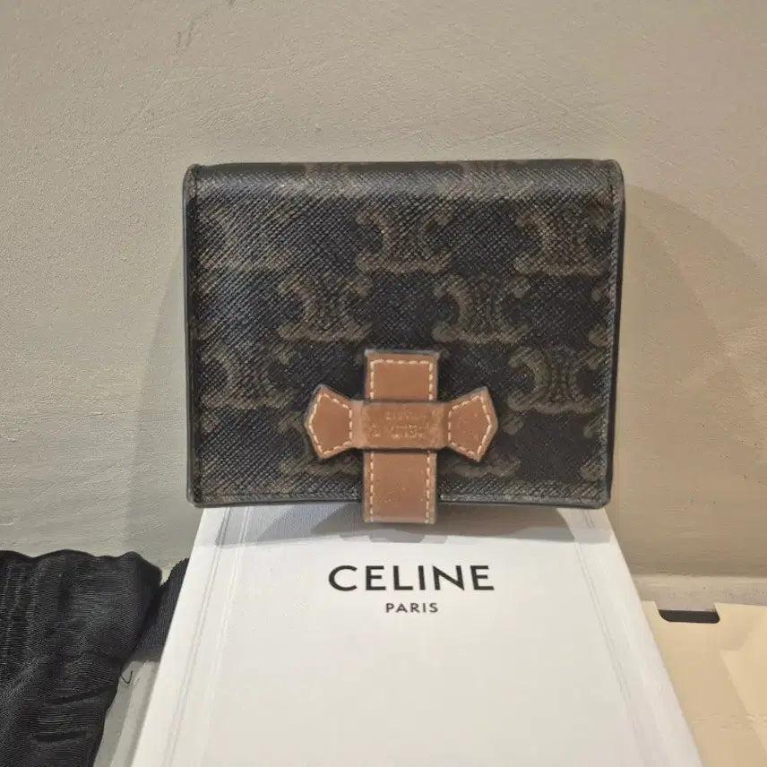[BUNJANG] Celine Triomphe Canvas Small Strap Wallet Tan / 셀린느 트리오페 캔버스 스몰 스트랩 월렛 탄 반지갑 풀박스 판매합니다
