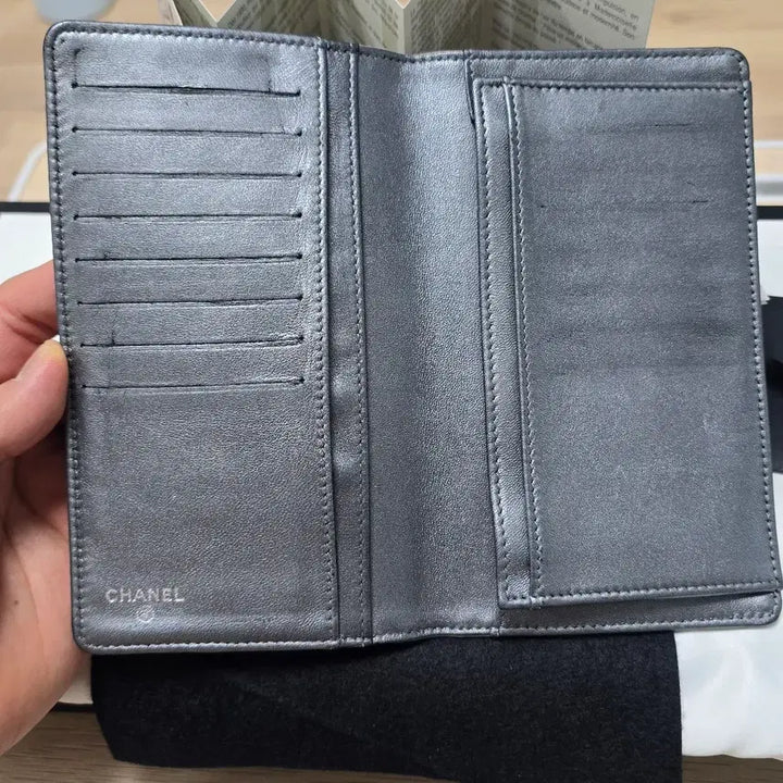 [SOLD OUT] 샤넬 까멜리아 램스킨 장지갑