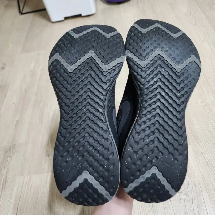 [BUNJANG] Nike Revolution Black Running Shoes 270 / 나이키 레볼루션 블랙 런닝화 270
