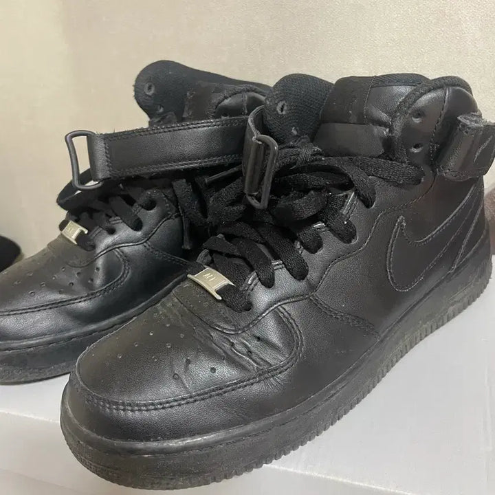 [SOLD OUT] 나이키 에어포스 미드 블랙 255