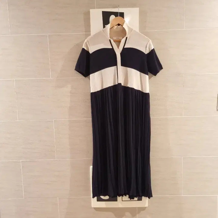 [BUNJANG] 앤유 Two-Tone Pleated Long Dress / 블랙.아이보리투톤~앤유 플리츠 원핏